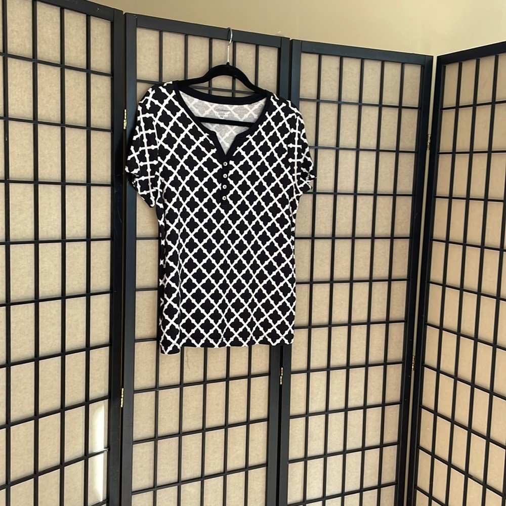 Croft &. Barrow womens top size L.